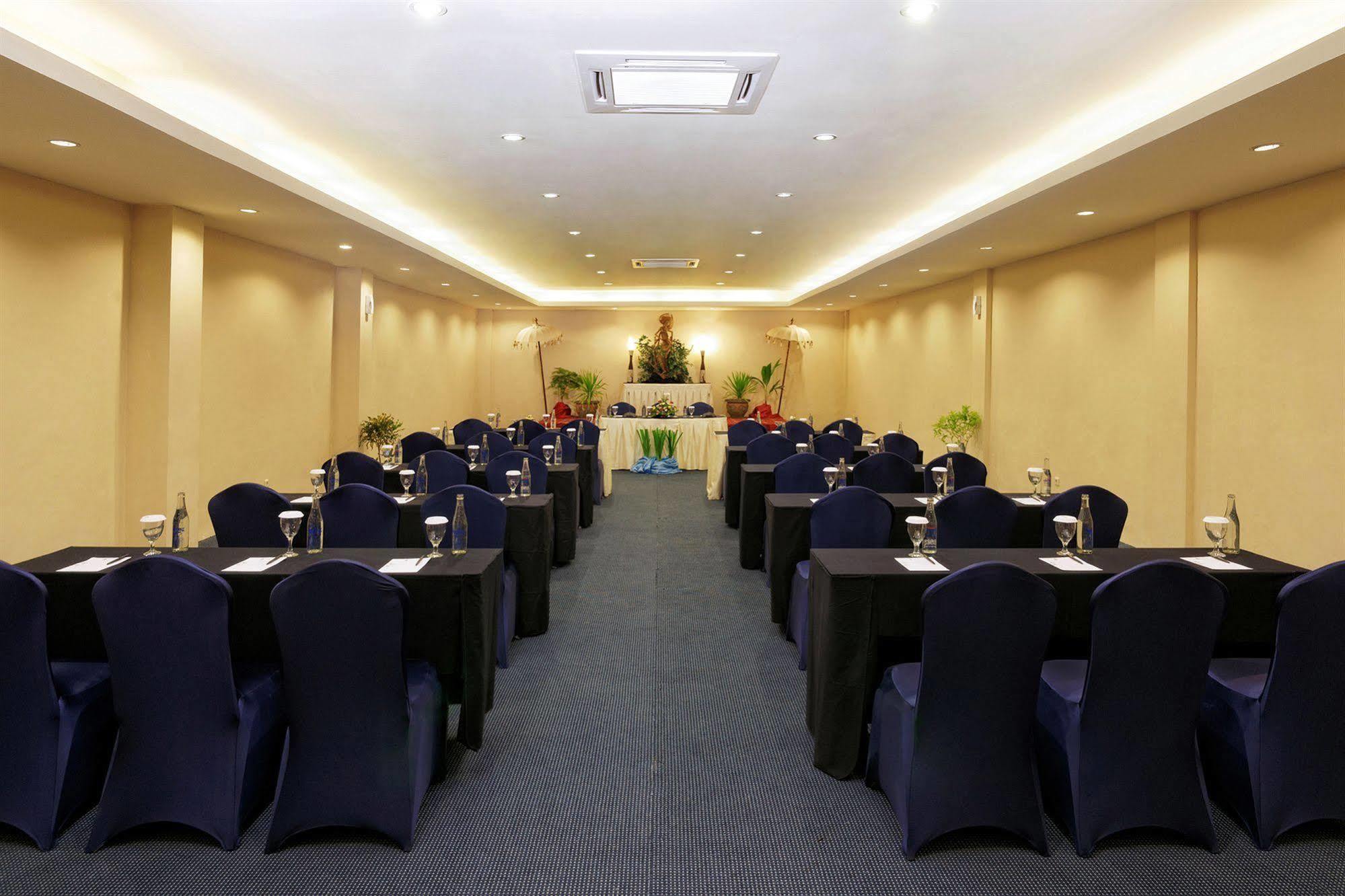 Kuta Station Hotel And Spa Bali Extérieur photo
