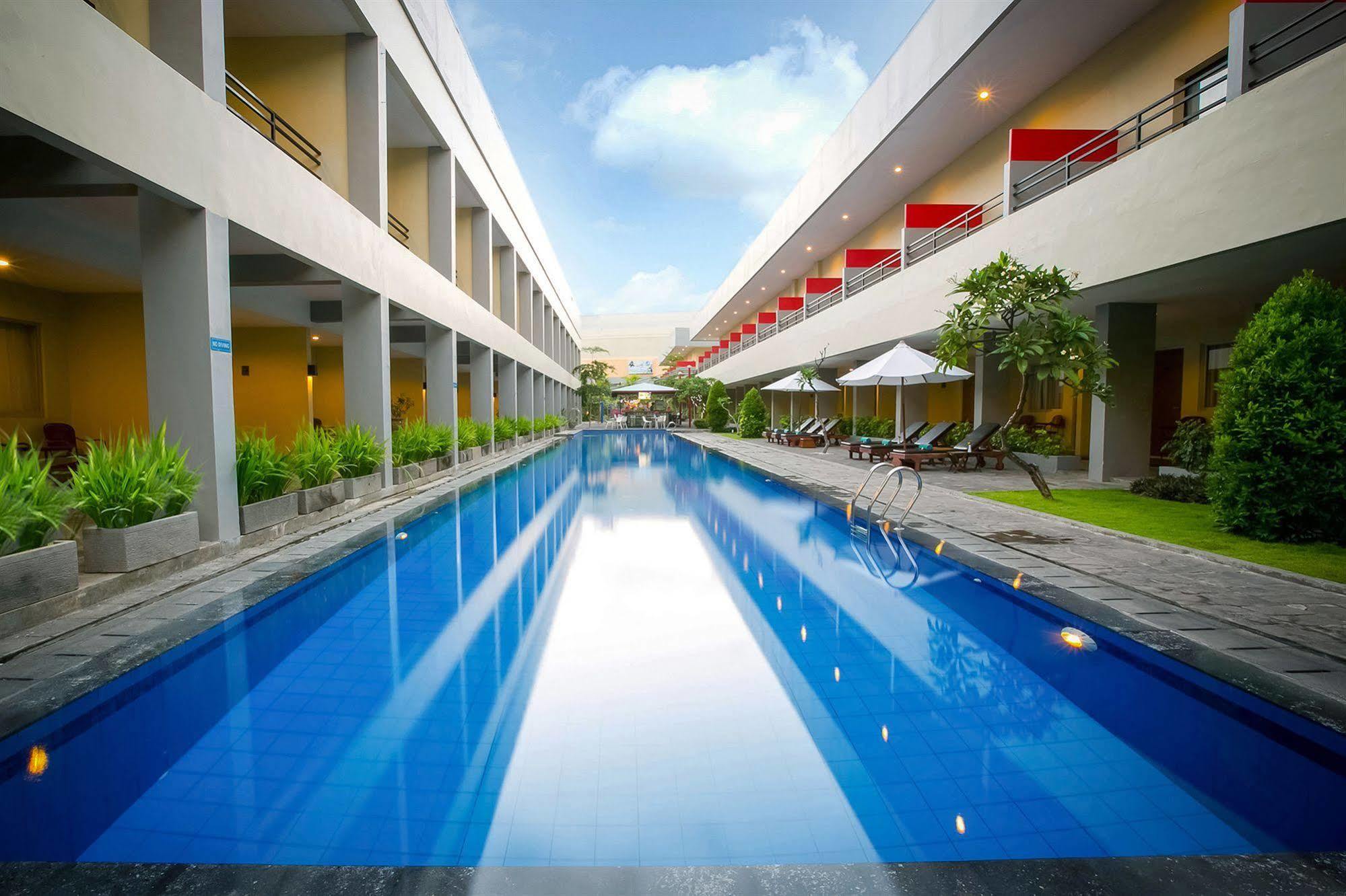 Kuta Station Hotel And Spa Bali Extérieur photo